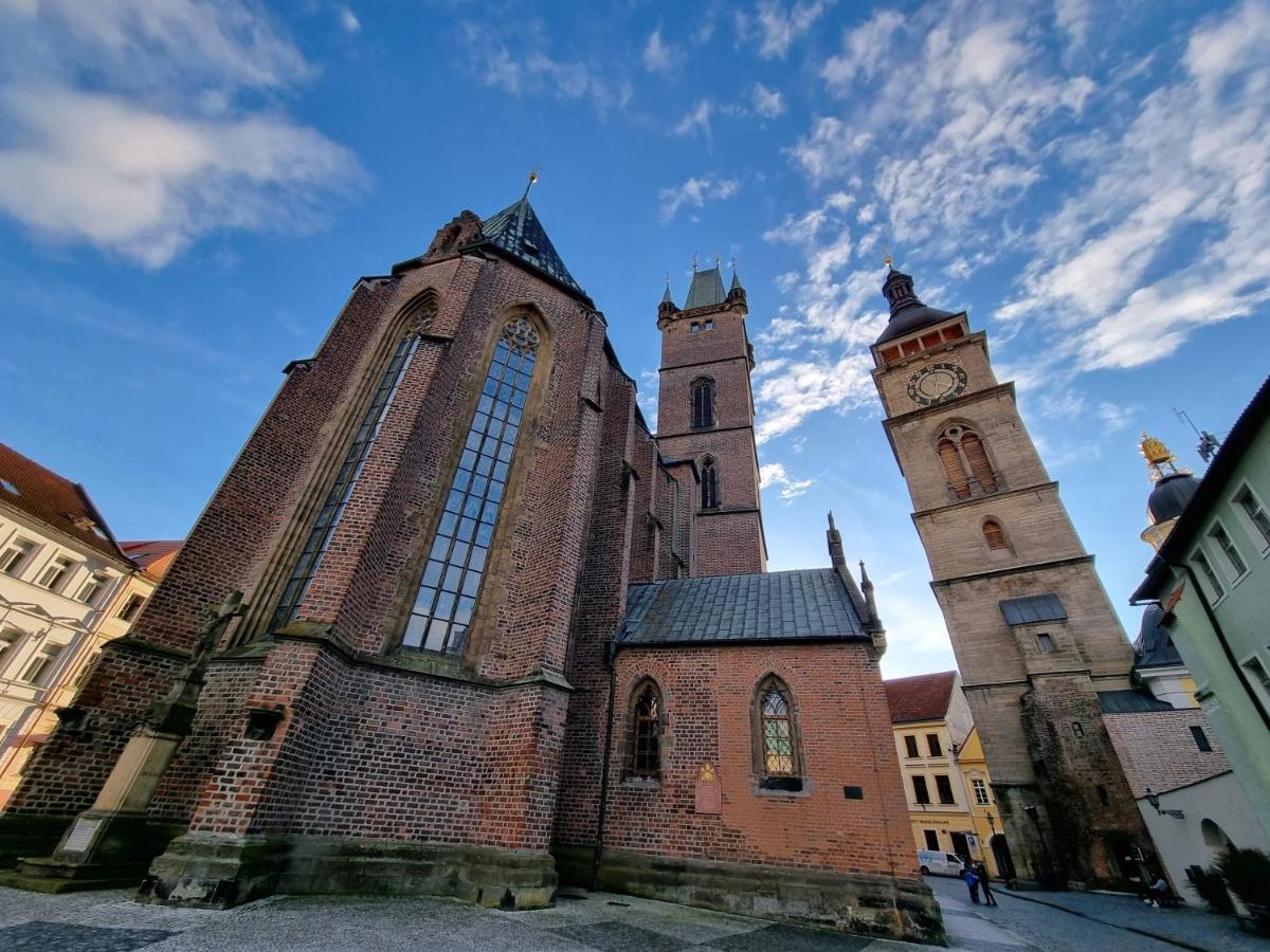 Luxusni Studio Na Velkem Namesti, Wi-Fi, Netflix Hradec Králové Buitenkant foto