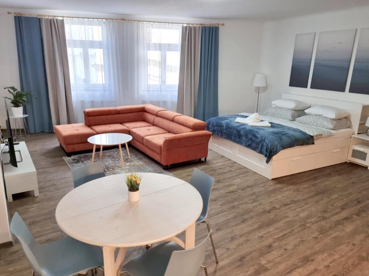 Luxusni Studio Na Velkem Namesti, Wi-Fi, Netflix Hradec Králové Buitenkant foto